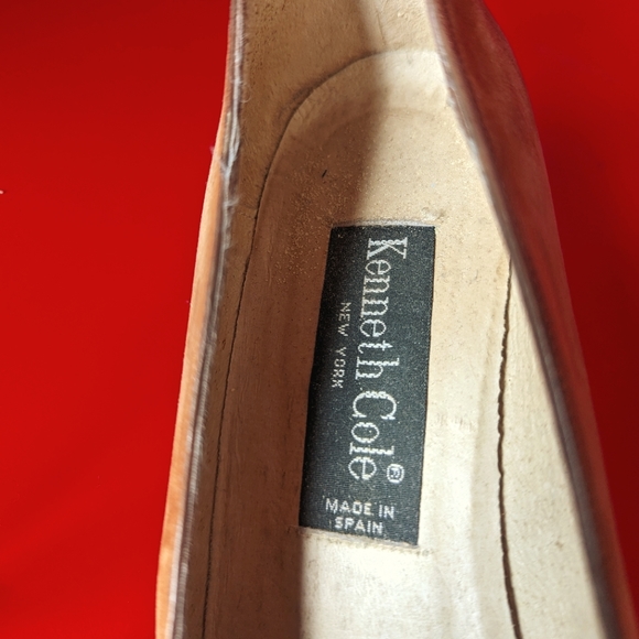 1990's Kenneth Cole Tan Suede Heels - Picture 4 of 5